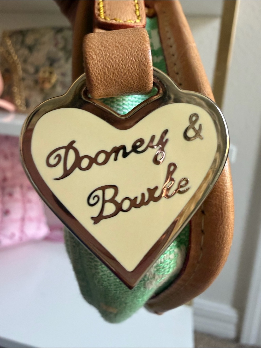 💚✨ Vintage Dooney & Bourke Y2K Monogram Wristlet Pouch ✨💚  Pink Hearts bag purse - Picture 12 of 14